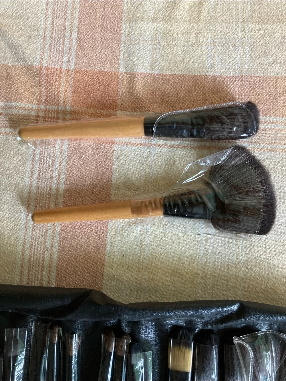 Black Roll-Up Makeup Brush Holder with 24 brushes